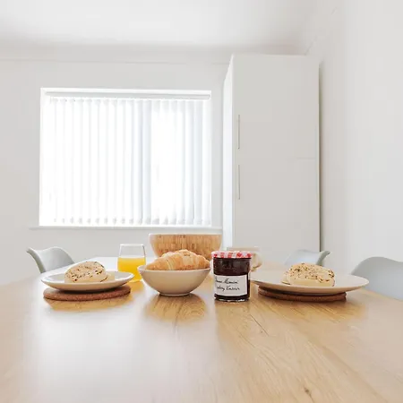 Linden House Apartment